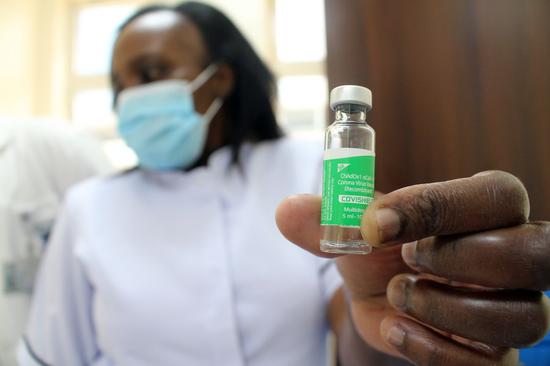 A nurse shows a dose of the AstraZeneca COVID-19 vaccine at Kenyatta National Hospital in Nairobi, Kenya, March 5, 2021. (Photo by Joy Nabukewa/Xinhua)