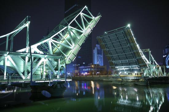 Maximum opening angle of Jiefang Bridge tested