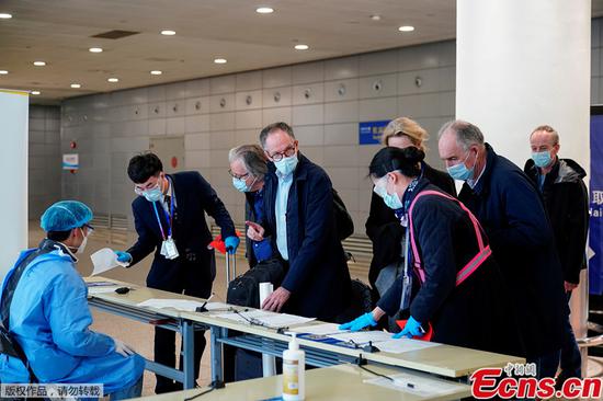 Peter Ben Embarek, and other members of the World Health Organisation (WHO) team tasked with investigating the origins of the coronavirus disease (COVID-19), arrive at the Pudong International Airport in Shanghai, China February 10, 2021. (File photo/China News Service)