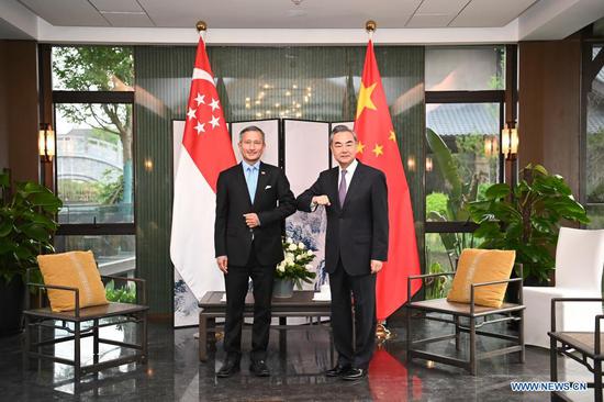 Chinese State Councilor and Foreign Minister Wang Yi (R) holds talks with his Singaporean counterpart Vivian Balakrishnan in Nanping City, southeast China's Fujian Province, March 31, 2021. (Xinhua/Li Xiang)