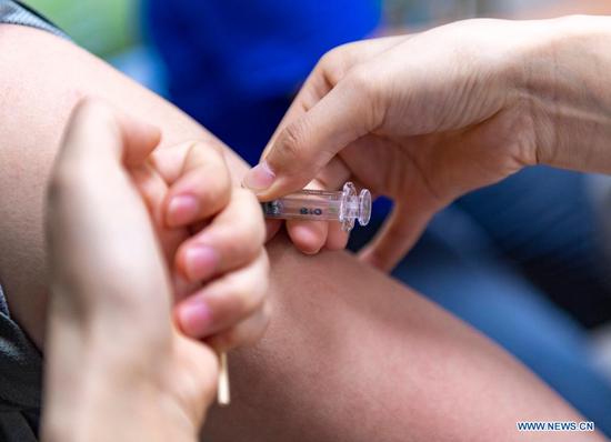 A medical worker injects a dose of COVID-19 vaccine to a local resident in Ruili, Southwest China's Yunnan province, April 1, 2021. (Photo/Xinhua)