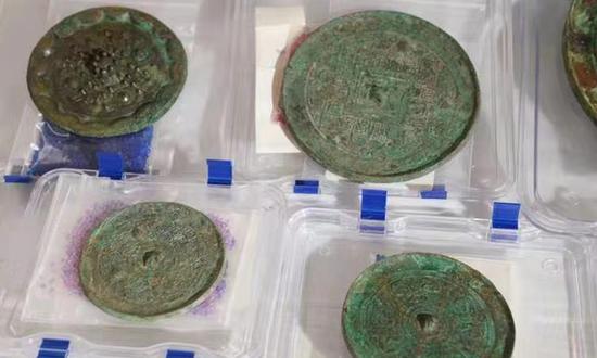 Bronze mirrors that dating to the Western Han Dynasty (206BC-AD25). (Screenshot photo)