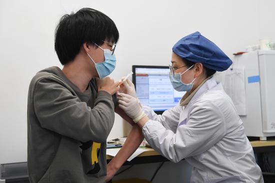 People in Hangzhou receive recombinant subunit vaccine against COVID-19