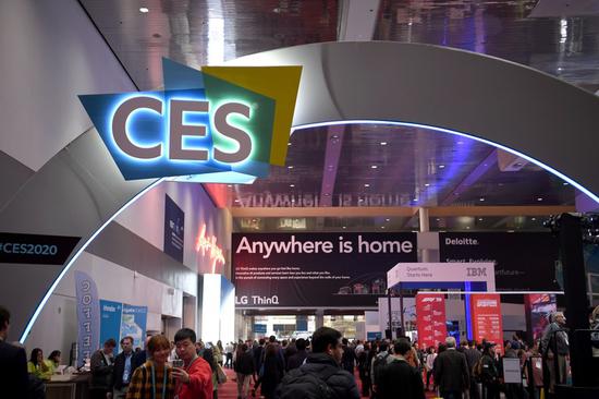 People visit the 2020 Consumer Electronics Show (CES) in Las Vegas, the United States, Jan. 9, 2020. (Xinhua/Wu Xiaoling)