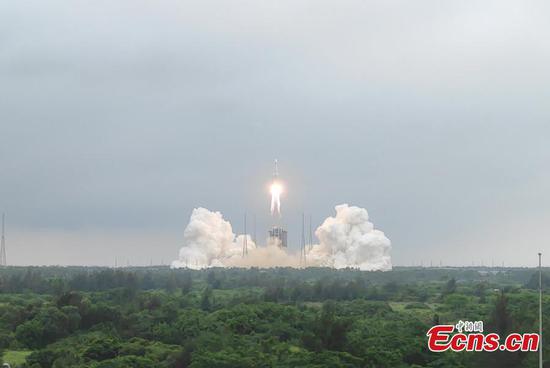 A Long March 5B rocket carrying the core module of China's space station is sent into space at 11:23 a.m. Beijing time from the Wenchang Space Launch Center in South China's Hainan Province, April 29, 2021. (Photo/China News Service)