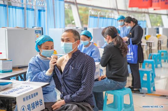People receive COVID-19 vaccines at a temporary vaccination site in Nan'an district of Chongqing, Southwest China, March 27, 2021. (Photo/Xinhua)