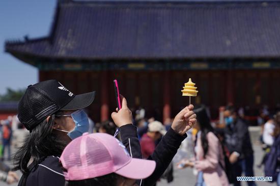 China sees 230 mln domestic tourist trips during May Day holida