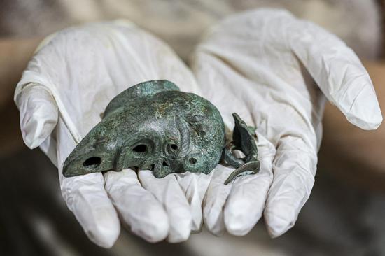 Israel discovers 1,900-year-old half-faced oil lamp meant for luck