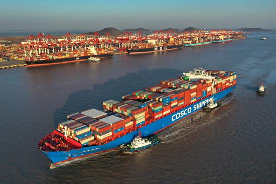 A COSCO Shipping container ship arrives at Yangshan port in Shanghai on Feb 20. (Photo by Yao Feng/For China Daily)