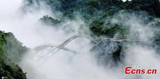 Mist shrouds Shenxianju scenic area in Zhejiang