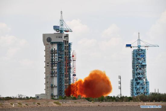 A Long March-4B rocket carrying the Haiyang-2D (HY-2D) satellite blasts off from the Jiuquan Satellite Launch Center at 12:03 a.m. (Beijing Time) in northwest China, May 19, 2021. China sent the new ocean-monitoring satellite on Wednesday into orbit from the Jiuquan Satellite Launch Center in northwest China. (Photo by Wang Jiangbo/Xinhua)