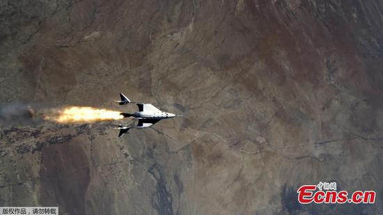 Space tourism draws near as Virgin Galactic makes fitst manned flight