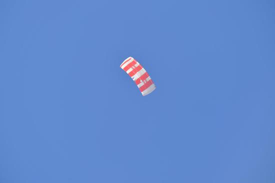 This photo shows the 300-square-meter booster parachute in the test. (Photo provided to Xinhua)
