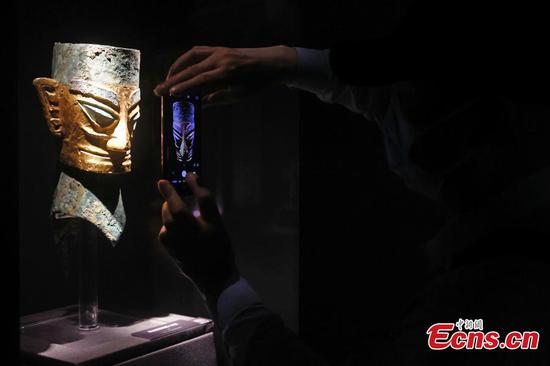 More than 130 Sanxingdui culture relics debut in Shanghai