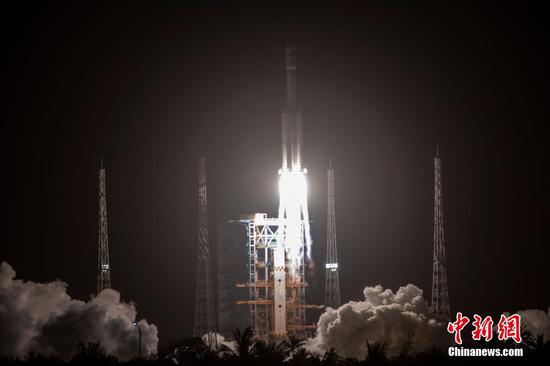 Tianzhou 2, a robotic cargo ship, blasts off on a Long March 7 carrier rocket at the Wenchang Space Launch Centerin in Hainan, on May 29, 2021. (China News Service/Luo Yunfei)