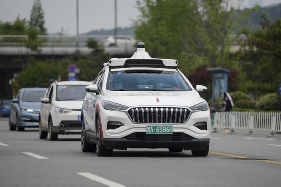 A self-driving taxi is seen in Changsha, capital of Hunan province. (Photo/China News Service)
