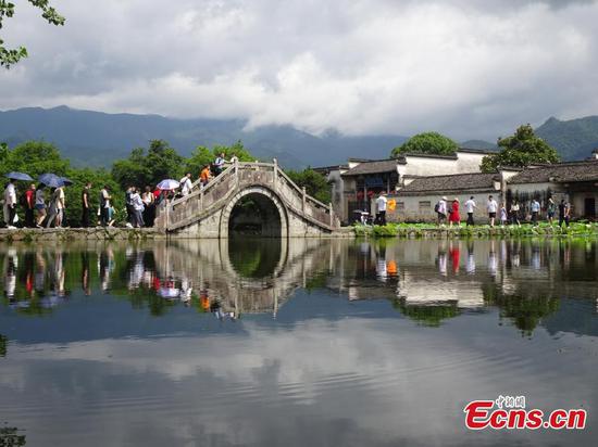 World heritage site Hongcun village receives 17,000 visits during holiday