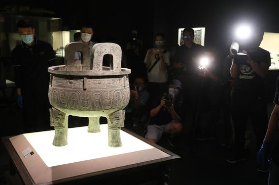 Ancient Chinese bronze vessel Da Ke ding to be display with Da Yu ding at Shanghai