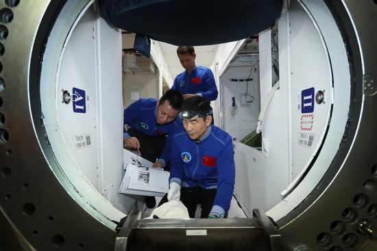 Chinese astronauts Nie Haisheng, Liu Boming and Tang Hongbo carry out training on April 22, 2021. (Photo by Xu Bu/Xinhua)