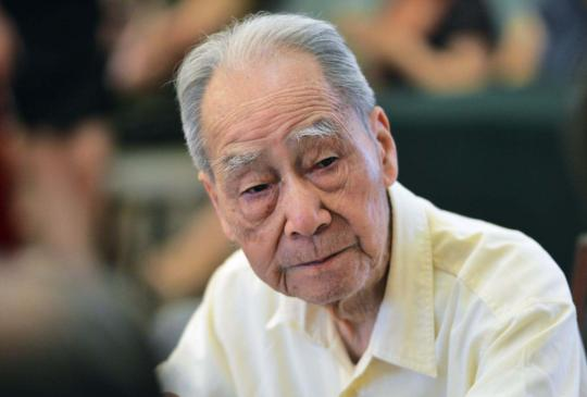 File photo of renowned Peking University professor Xu Yuanchong. Xu died at the age of 100 in Beijing on June 17, 2021. (File photo)