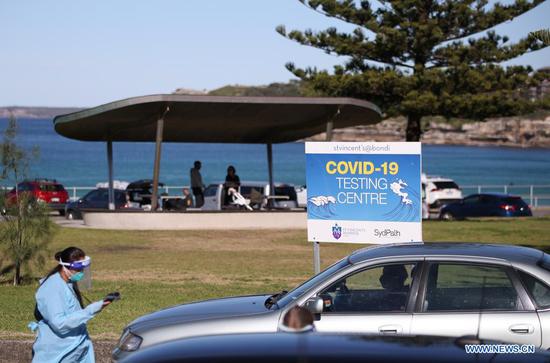 A staff member works at a COVID-19 testing center at Bondi Beach in Sydney, Australia, on June 17, 2021. Locally acquired COVID-19 cases increased in Australia's largest city of Sydney after a man tested positive on Wednesday. (Xinhua/Bai Xuefei)