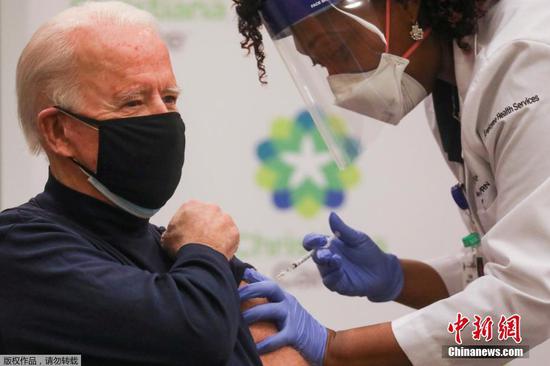 U.S. President Joe Biden receives the first dose of the coronavirus vaccine during a televised event in his home state of Delaware, Dec. 21, 2020. (File photo/Agencies)