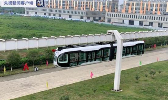 The air-rail vehicle is in operation. (Photo:/China Central Television)