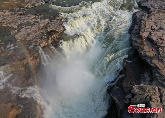 Magnificent scenery appears in Hukou Waterfall