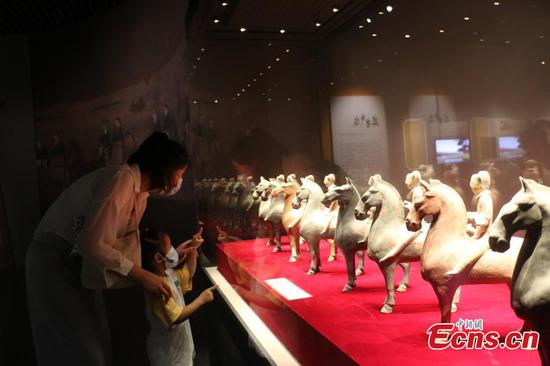 Exhibition of ancient relics kicks off at Anhui Museum