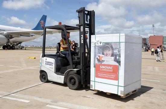 An airport worker transports packages of Chinese COVID-19 vaccine at the Phnom Penh International Airport in Phnom Penh, Cambodia on July 10, 2021. (Photo by Phearum/Xinhua)