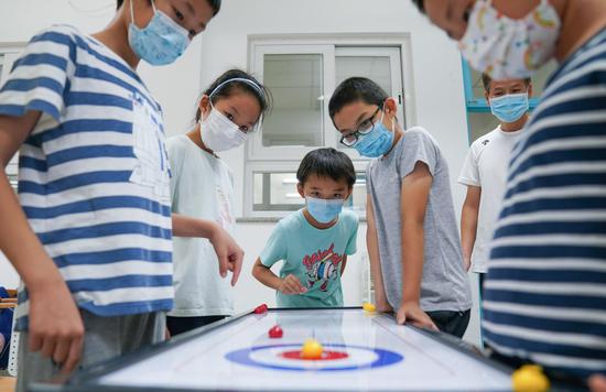 Children play games at Beijing Primary School in Beijing, capital of China, July 19, 2021. (Xinhua/Peng Ziyang)