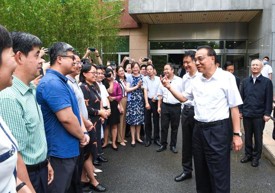 Chinese Premier Li Keqiang, also a member of the Standing Committee of the Political Bureau of the Communist Party of China (CPC) Central Committee, inspects the National Natural Science Foundation of China (NSFC) and presides over a symposium on July 19, 2021. (Xinhua/Rao Aimin)