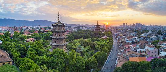 Skyline of historical neighborhood of Quanzhou (Photo by Chen Yingjie for chinadaily.com.cn)