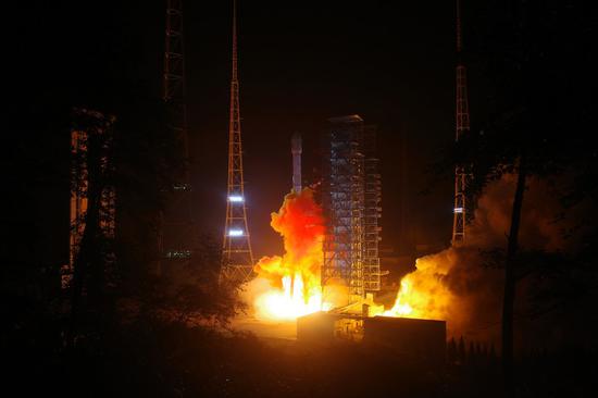 A Long March-3B carrier rocket carrying the Zhongxing-2E satellite blasts off from the Xichang Satellite Launch Center in Xichang, southwest China's Sichuan Province, Aug. 6, 2021. (Photo by Guo Wenbin/Xinhua)