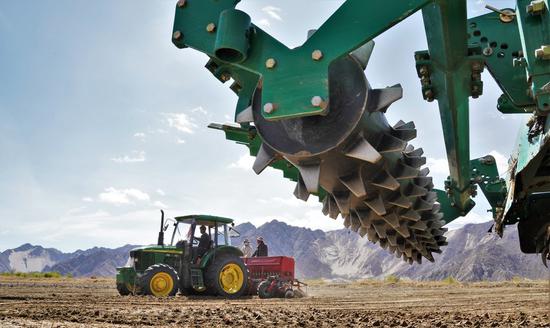 Villagers sow highland barley seeds in the fields with agricultural machinery in Chabalang Village of Quxu County in Lhasa, southwest China's Tibet Autonomous Region, April 22, 2020. (Xinhua/Purbu Zhaxi)

