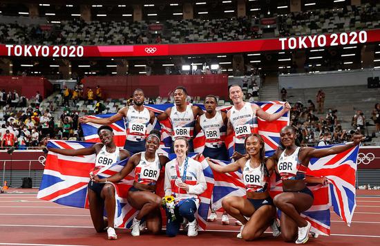 Members of Team Britain pose for a photo after the men's 4x100m relay final at Tokyo 2020 Olympic Games, in Tokyo, Japan, Aug. 6, 2021. (Xinhua/Wang Lili)