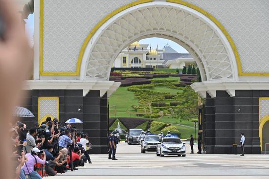 A convoy carrying Malaysian Prime Minister Muhyiddin Yassin leaves the National Palace in Kuala Lumpur, Malaysia, Aug. 16, 2021. (Photo by Chong Voon Chung/Xinhua)