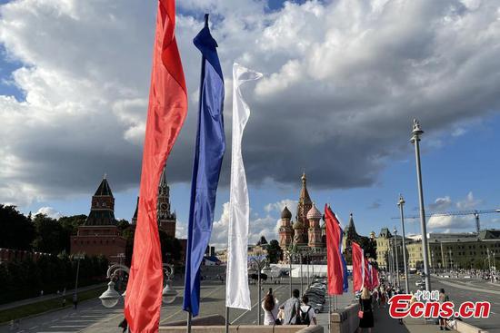 Russia celebrates national flag day