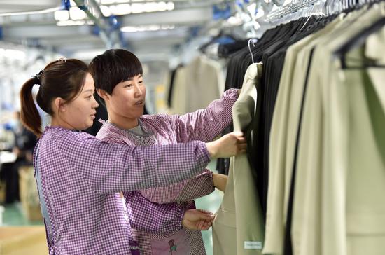 Employees work in a garment factory in Nanhe District of Xingtai City, north China's Hebei Province, March 28, 2021. (Xinhua/Zhu Xudong)