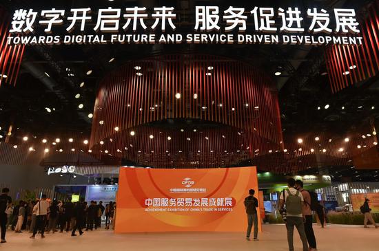 Journalists visit a venue of the China International Fair for Trade in Services (CIFTIS) at the China National Convention Center in Beijing, capital of China, Aug. 31, 2021. (Xinhua/Lu Peng)