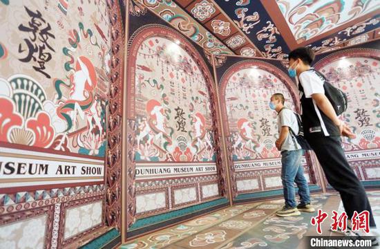 An art show about Dunhuang Museum was held in Lanzhou, Gansu Province, May, 2021. (Photo: China News Service/Gao Zhan) 