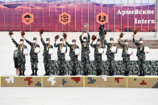 People's Liberation Army soldiers receive awards after winning the safe environment event at the International Army Games 2021 in Korla, Xinjiang Uygur autonomous region, on Saturday.  (ZHANG YONGJIN/XINHUA)