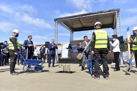 Serbian President Aleksandar Vucic (2nd L, Front) attends the ground breaking ceremony of the first Chinese COVID-19 vaccine factory in Europe, in Belgrade, Serbia, on Sept. 9, 2021. (Photo: Xinhua/Predrag Milosavljevic)