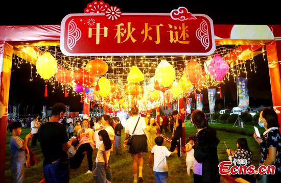 Lantern fair for Mid-Autumn Festival held in Jiangsu