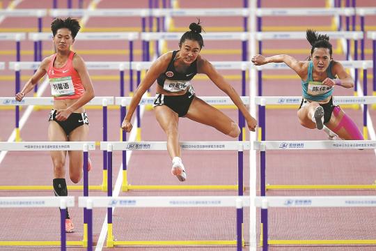 Lui Lai-yiu of Hong Kong competes in a 100m hurdles heat during the 14th National Games at Xi'an Olympic Sports Center on Tuesday. Lui failed to advance but said she was still thrilled to represent the special administrative region at the showpiece. （CHINA DAILY）