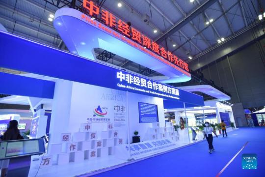 A staff member walks past the exhibition area of Pilot Zone for In-depth China-Africa Economic and Trade Cooperation during the second China-Africa Economic and Trade Expo held in Changsha, central China's Hunan province, on Sept 26, 2021. (Photo/Xinhua)