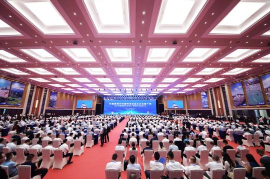 More than 80 projects with a total investment of more than 206.6 billion yuan ($32 billion) are launched at a conference in Nanning, Guangxi Zhuang autonomous region, on Sept 26, 2021. (Photo/chinadaily.com.cn)