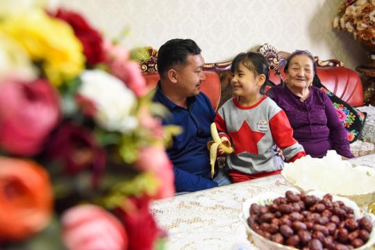 A Uygur family in Yuli county, Northwest China's Xinjiang Uygur autonomous region, April 15, 2021. (Photo/Xinhua)