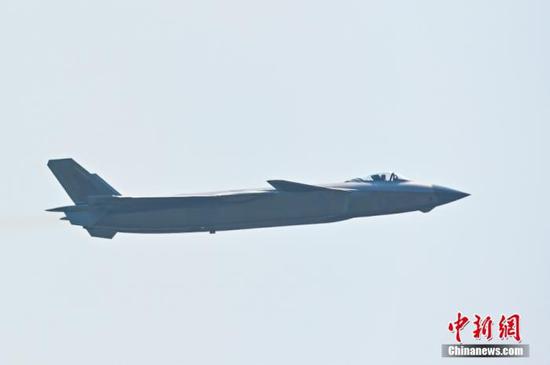 A J-20 stealth fighter jet flies over the center of Airshow China 2021 in Zhuhai, Guangdong Province, Sept. 28, 2021. (Photo/China News Service)
