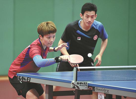 Hong Kong table tennis players Doo Hoi-kem (left) and Wong Chun-ting practice before the Tokyo Games. (Photo: Xinhua/Lu Binghui)